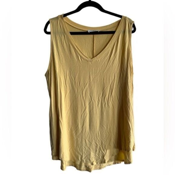 NWOT Zenana Plus Size Yellow B Neck Sleeveless Tank Rounded Hem - Size 3XL - Picture 1 of 6